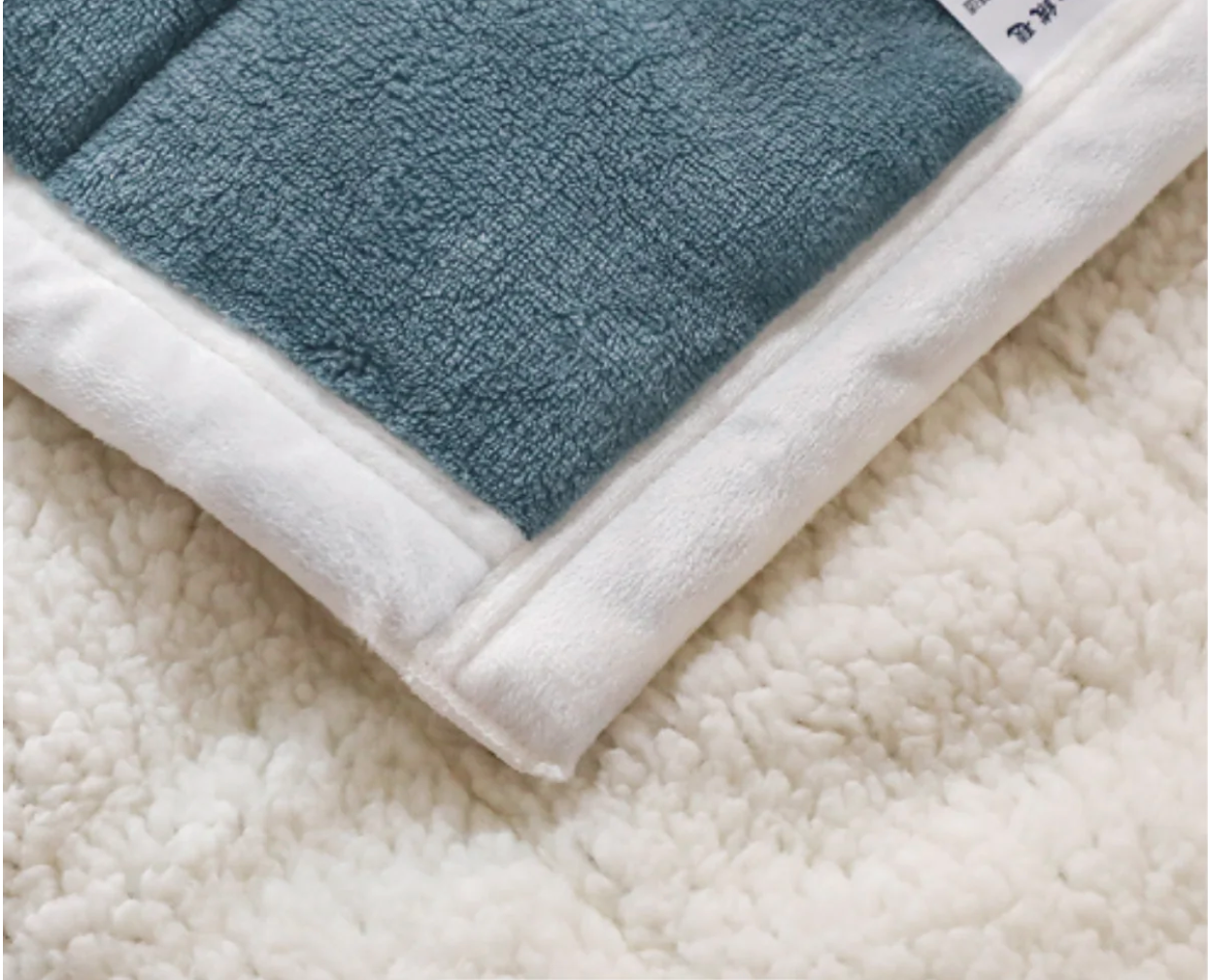 Taavita Triple-Thick Autumn Blanket – Comfort and Warmth for Cool Autumn Days