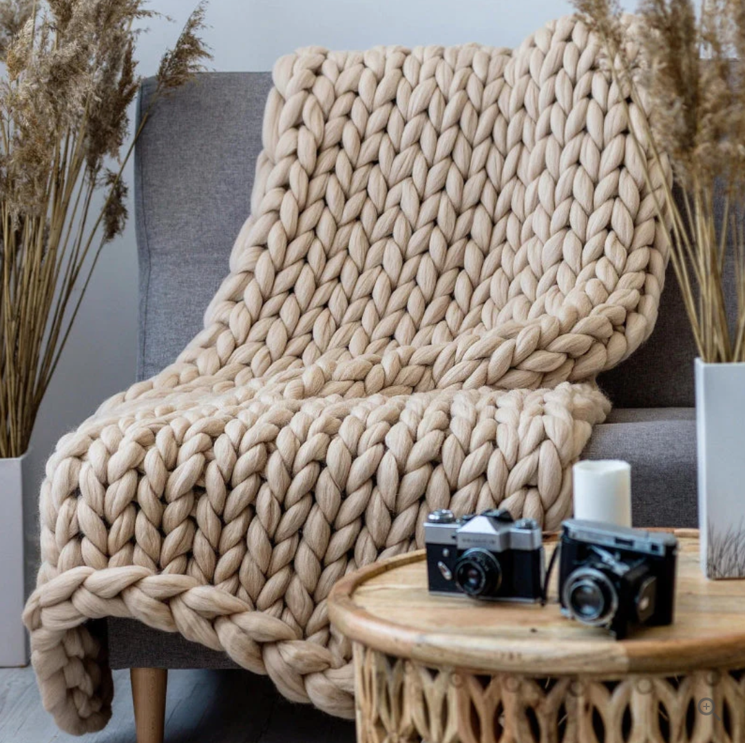 Hand-Knitted Cozy Blanket Made of Merino Wool – Luxurious & Timeless – High-Quality Merino Wool Blanket by Taavita