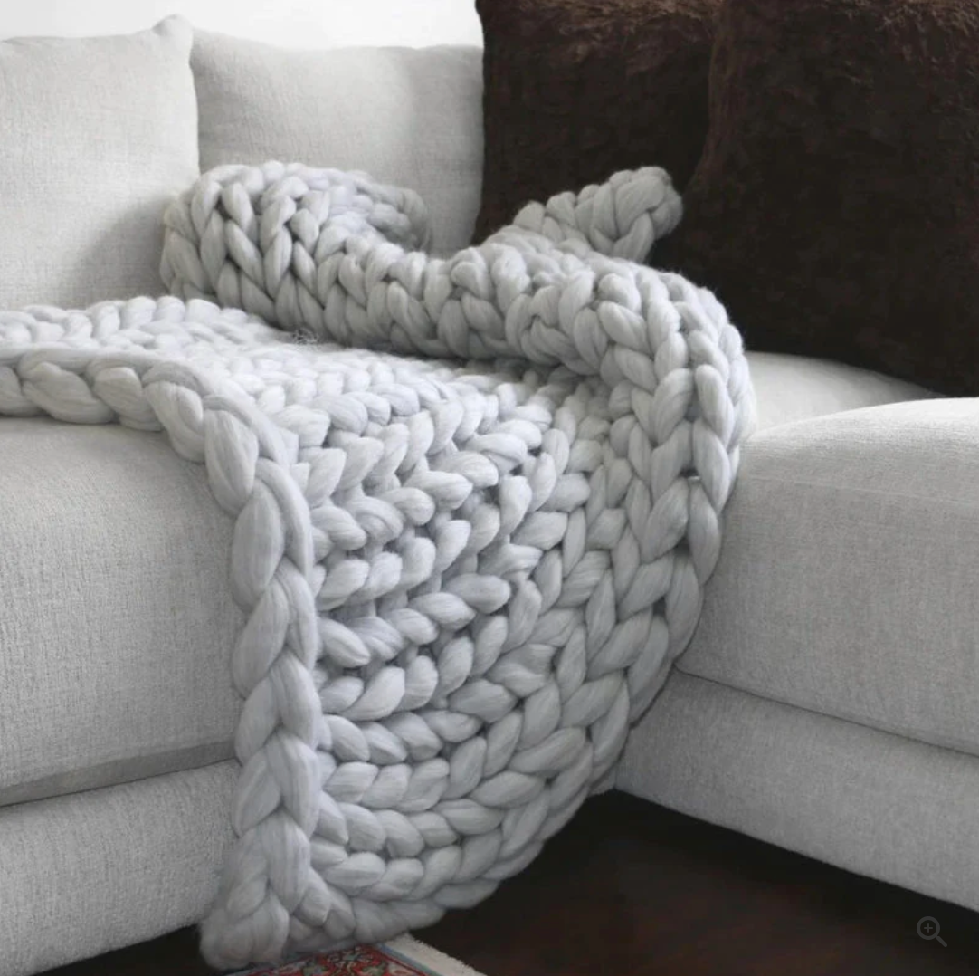 Hand-Knitted Cozy Blanket Made of Merino Wool – Luxurious & Timeless – High-Quality Merino Wool Blanket by Taavita