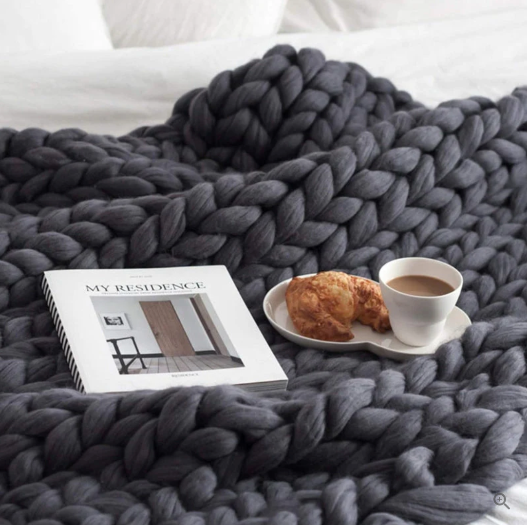 Hand-Knitted Cozy Blanket Made of Merino Wool – Luxurious & Timeless – High-Quality Merino Wool Blanket by Taavita