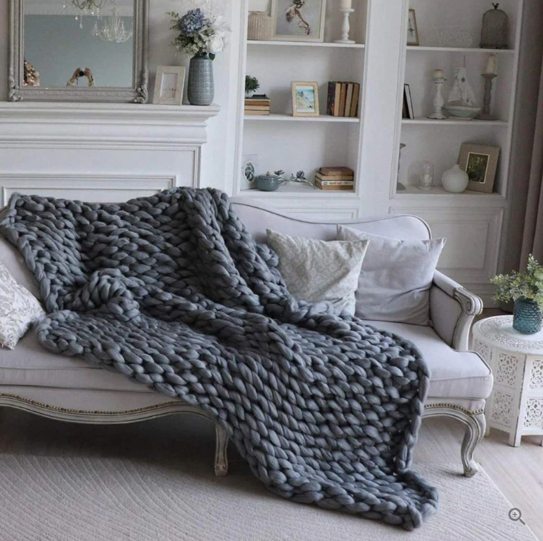 Hand-Knitted Cozy Blanket Made of Merino Wool – Luxurious & Timeless – High-Quality Merino Wool Blanket by Taavita