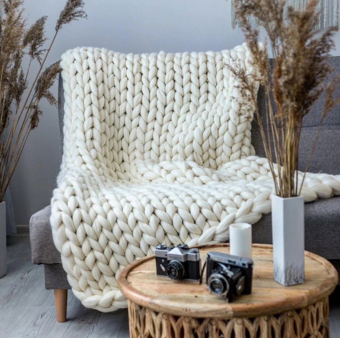 Hand-Knitted Cozy Blanket Made of Merino Wool – Luxurious & Timeless – High-Quality Merino Wool Blanket by Taavita