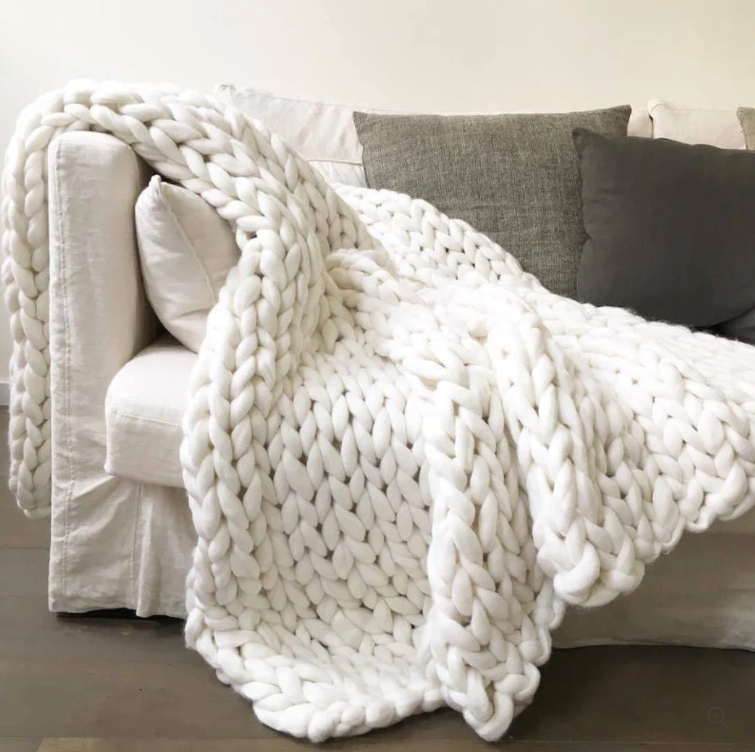 Hand-Knitted Cozy Blanket Made of Merino Wool – Luxurious & Timeless – High-Quality Merino Wool Blanket by Taavita