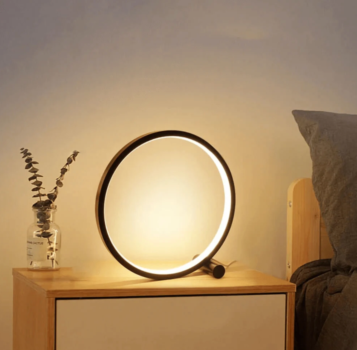 Taavita - Minimalistic Table Lamp with Touch and Dim Functionality