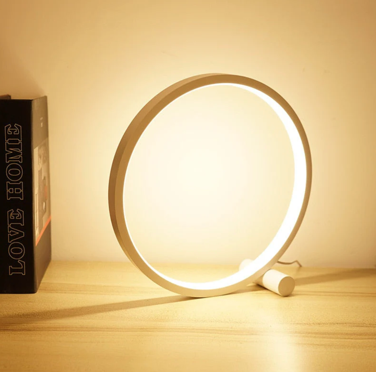 Taavita - Minimalistic Table Lamp with Touch and Dim Functionality