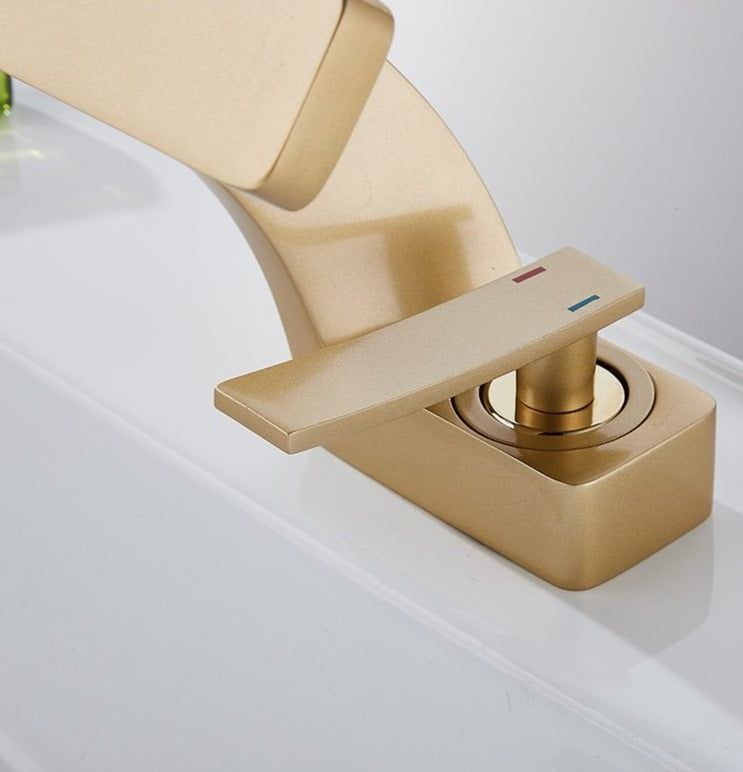 Taavita | Modern Designed Curved Faucet