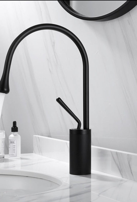 Taavita | Elegant Rotatable Faucet