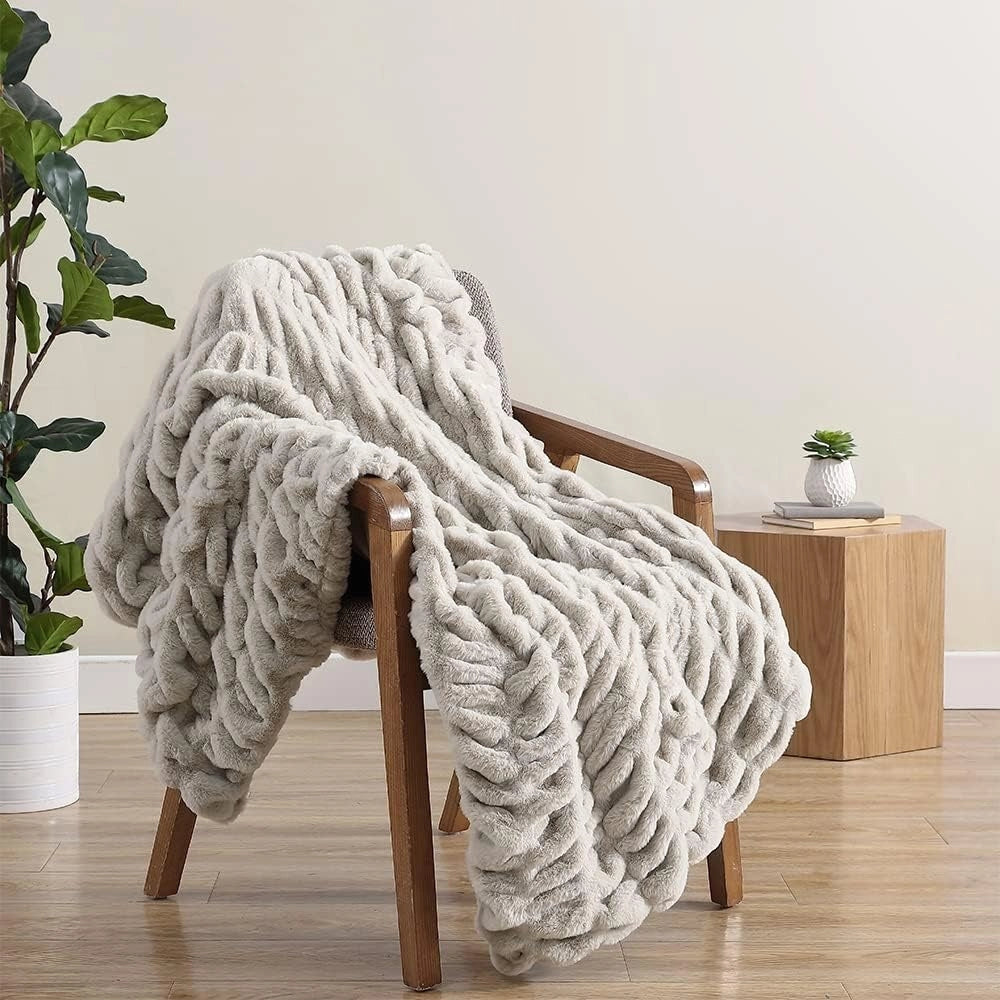 Chunky Knit Blanket - Cozy Thick Yarn Throw for Modern Decor