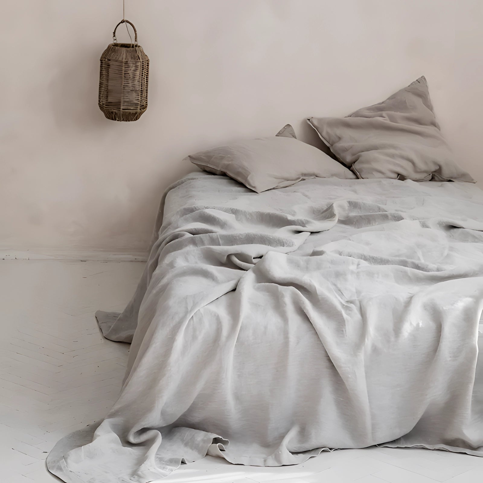 Luxurious eco-friendly linen duvet cover in light gray, sized 260x280cm, displayed on a neatly made bed with a wooden frame, complemented by soft bedding and natural light streaming through a window, creating a cozy and inviting bedroom ambiance.