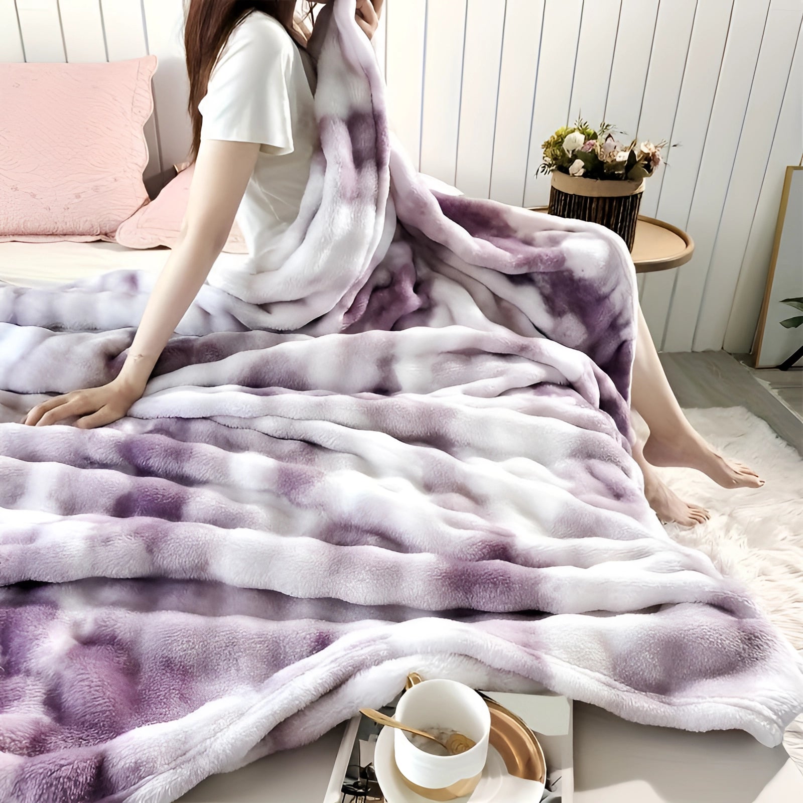 Luxurious faux fur blanket in a rich purple color, measuring 200 x 230 cm, draped over a cozy setting.