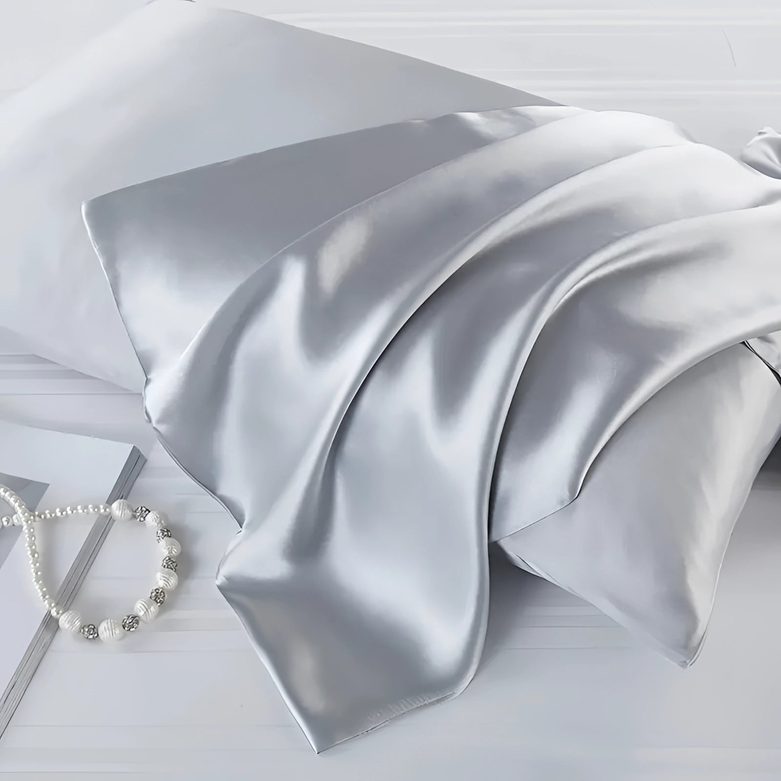 Luxury Anti-Aging Hypoallergenic Silk Pillowcase for Beauty Sleep