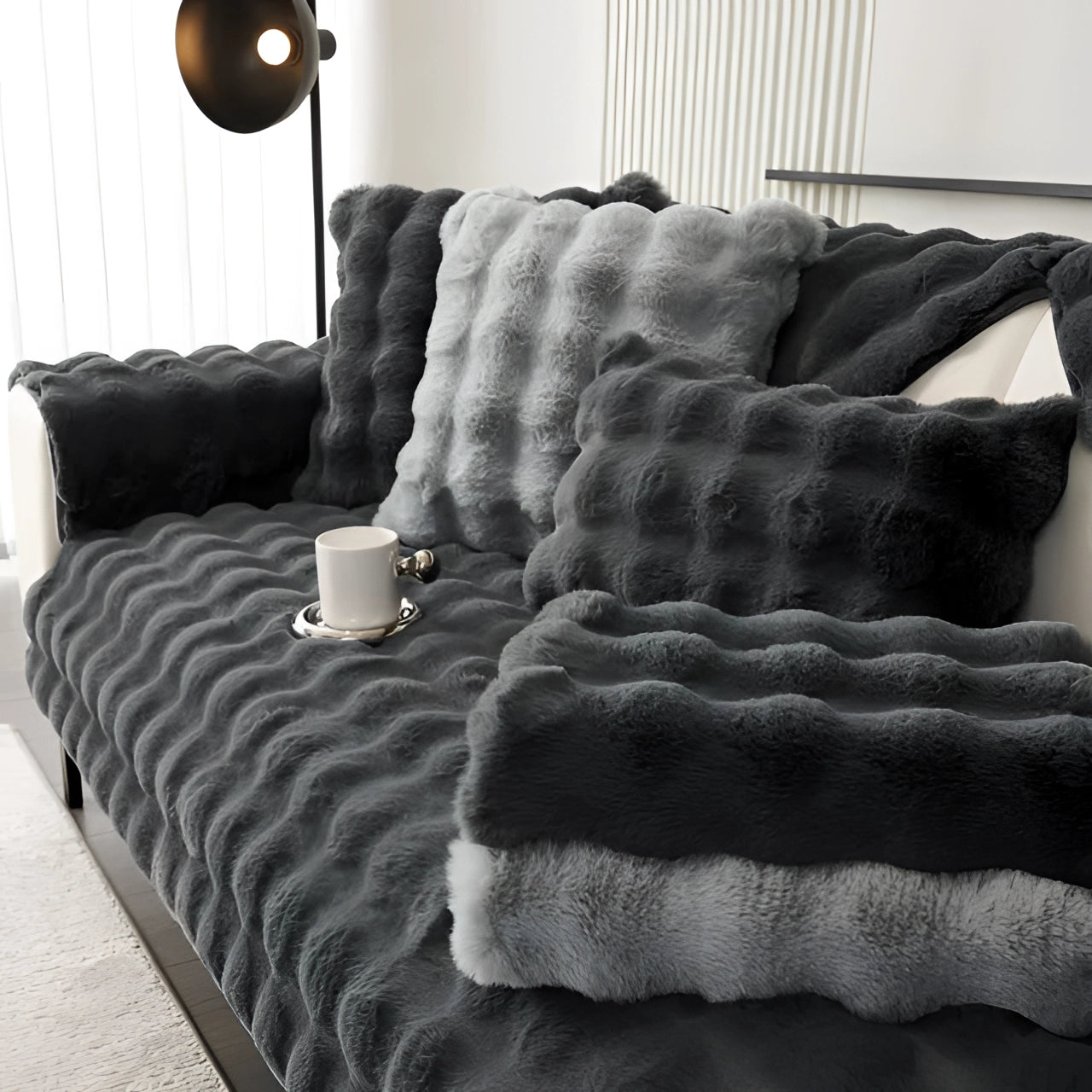 Luxury Faux Fur Blanket - Plush Gray Throw for Cozy Winter Comfort