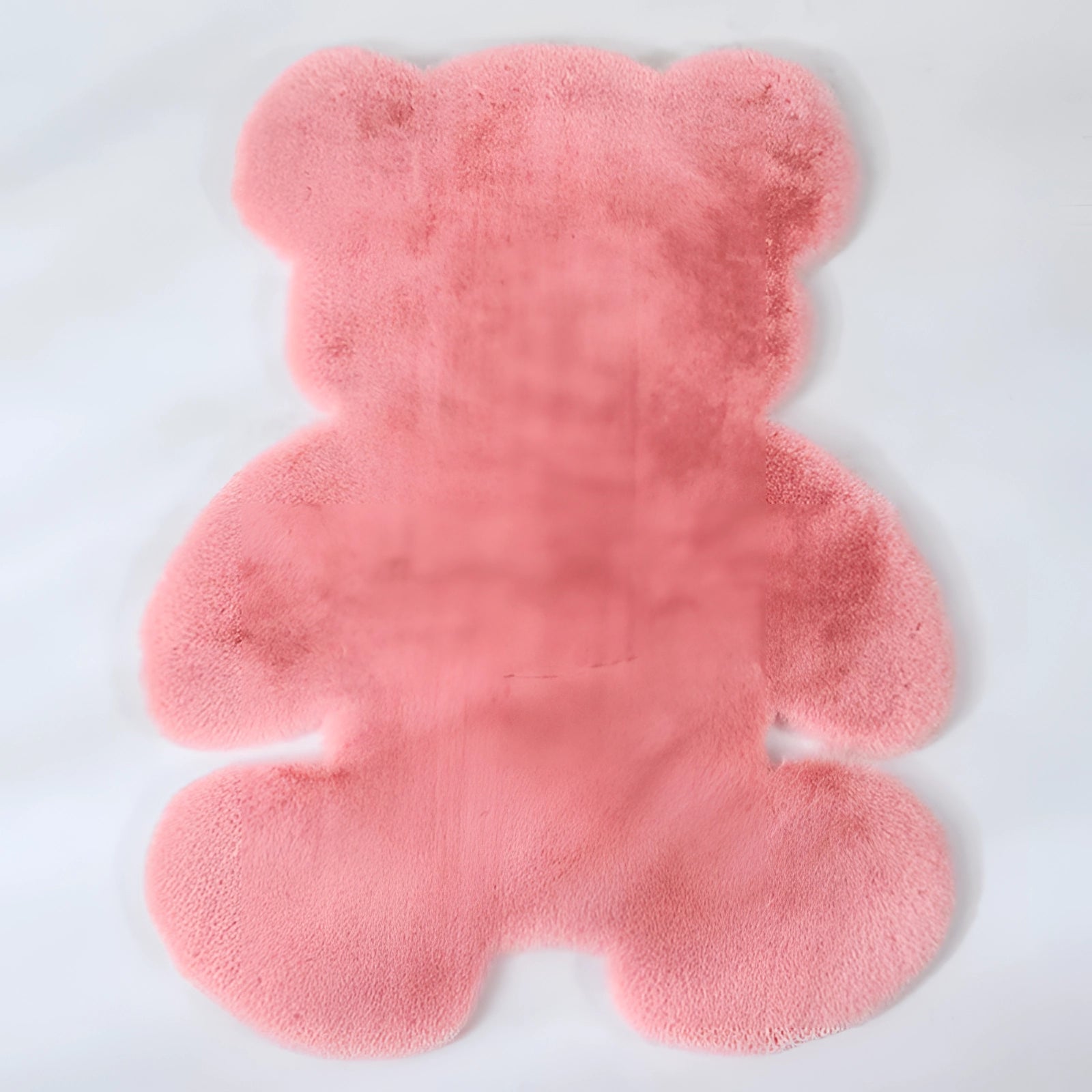 
A pink luxury faux fur blanket in a soft and plush texture, measuring 90x120cm, styled in a cozy and decorative arrangement.