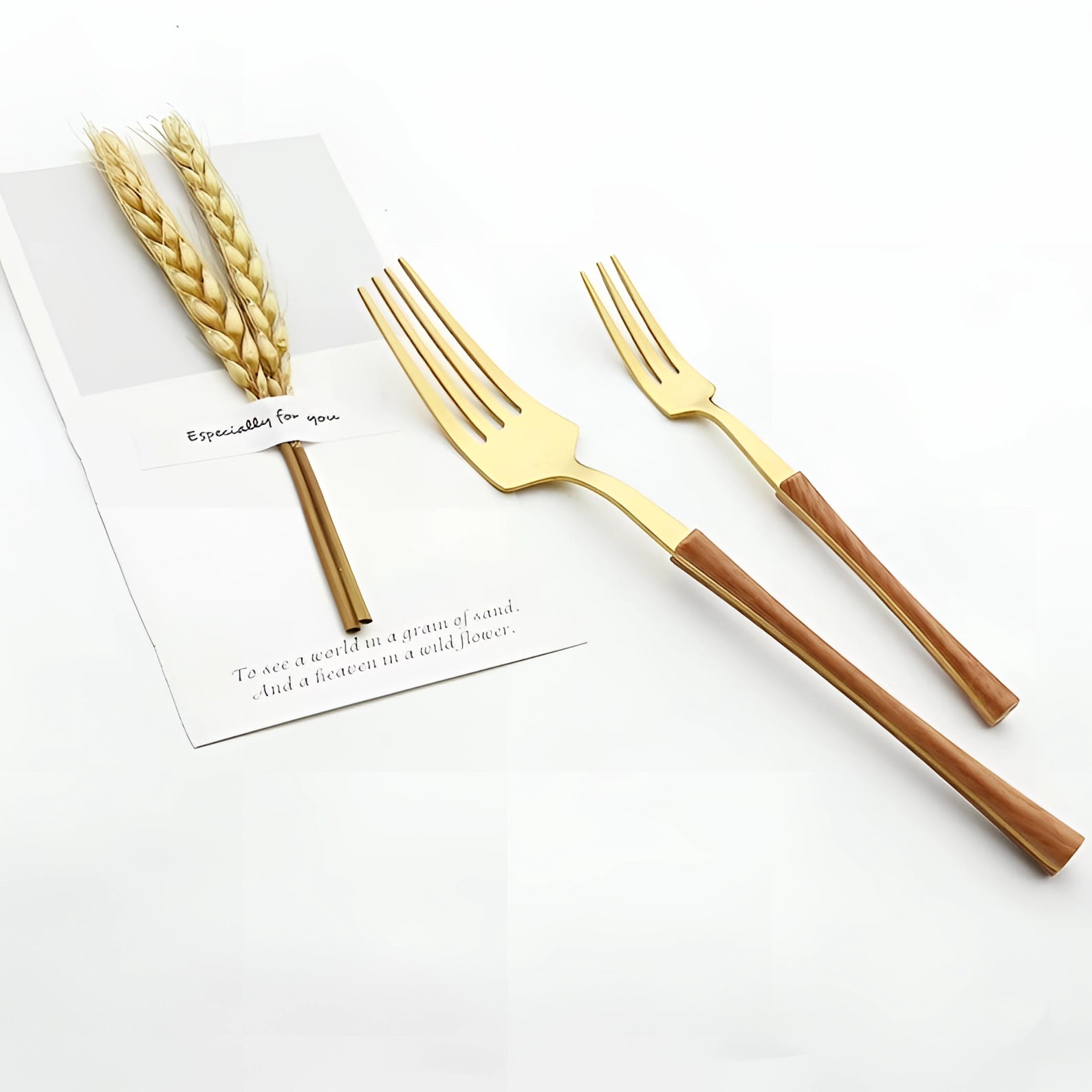 Luxury gold marble handle cutlery set featuring elegant, designer flatware with sleek metal construction and exquisite gold accents, showcasing a sophisticated and fashionable presentation.