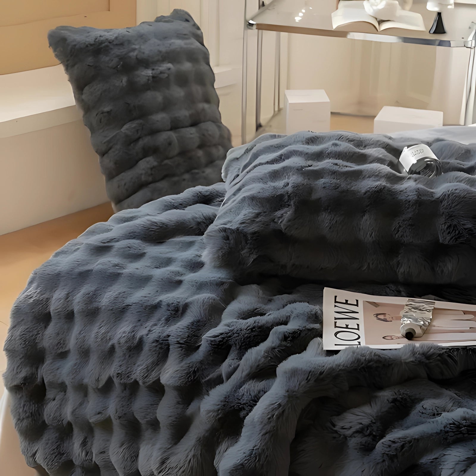 Luxury Gray Faux Fur Blanket - Plush Oversized Winter Throw