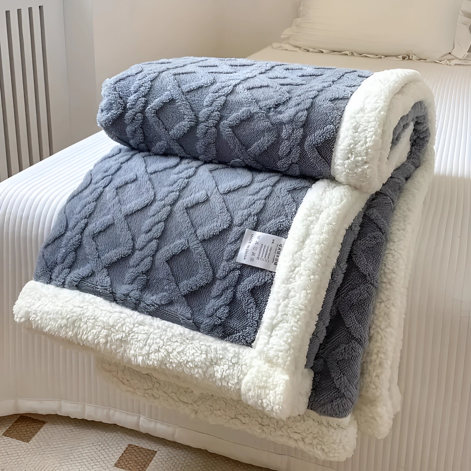 Luxury Reversible Quilted Throw Blanket - Plush Cozy Bedding Decor