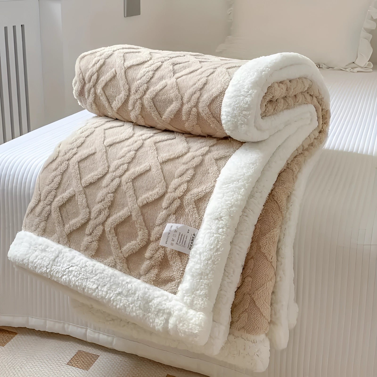 Luxury Reversible Quilted Throw Blanket - Plush Cozy Bedding Decor