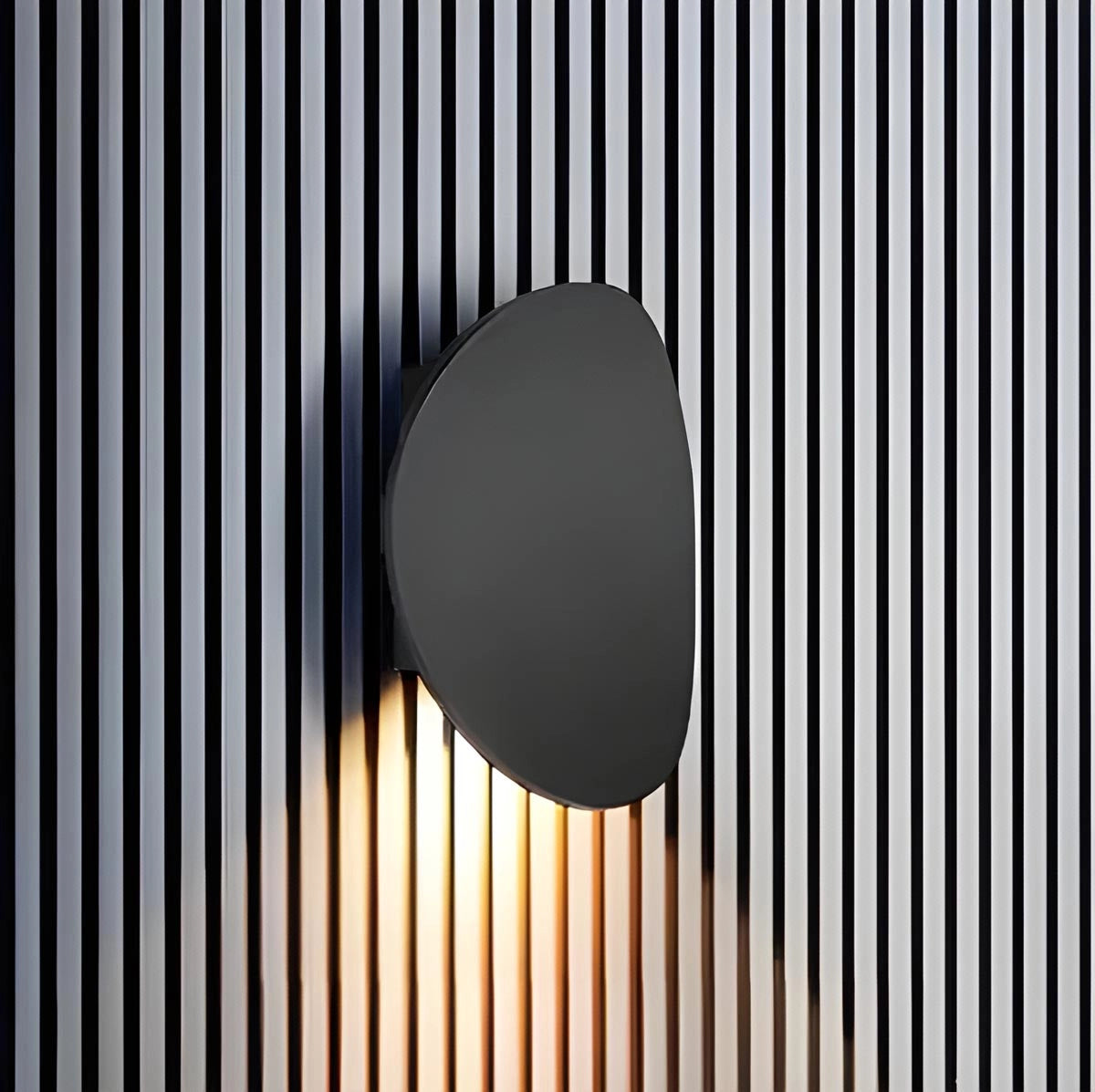 Modern Black LED Wall Light with Contemporary Minimalist Design, featuring sleek lines and a mesh grille pattern.