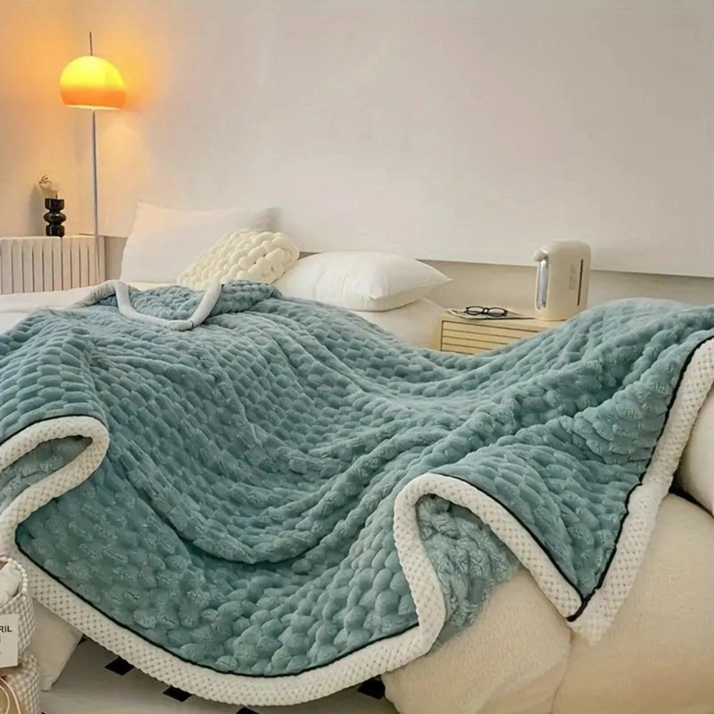 Plush White Shaggy Throw: Soft Fleece, Cozy Winter Blanket