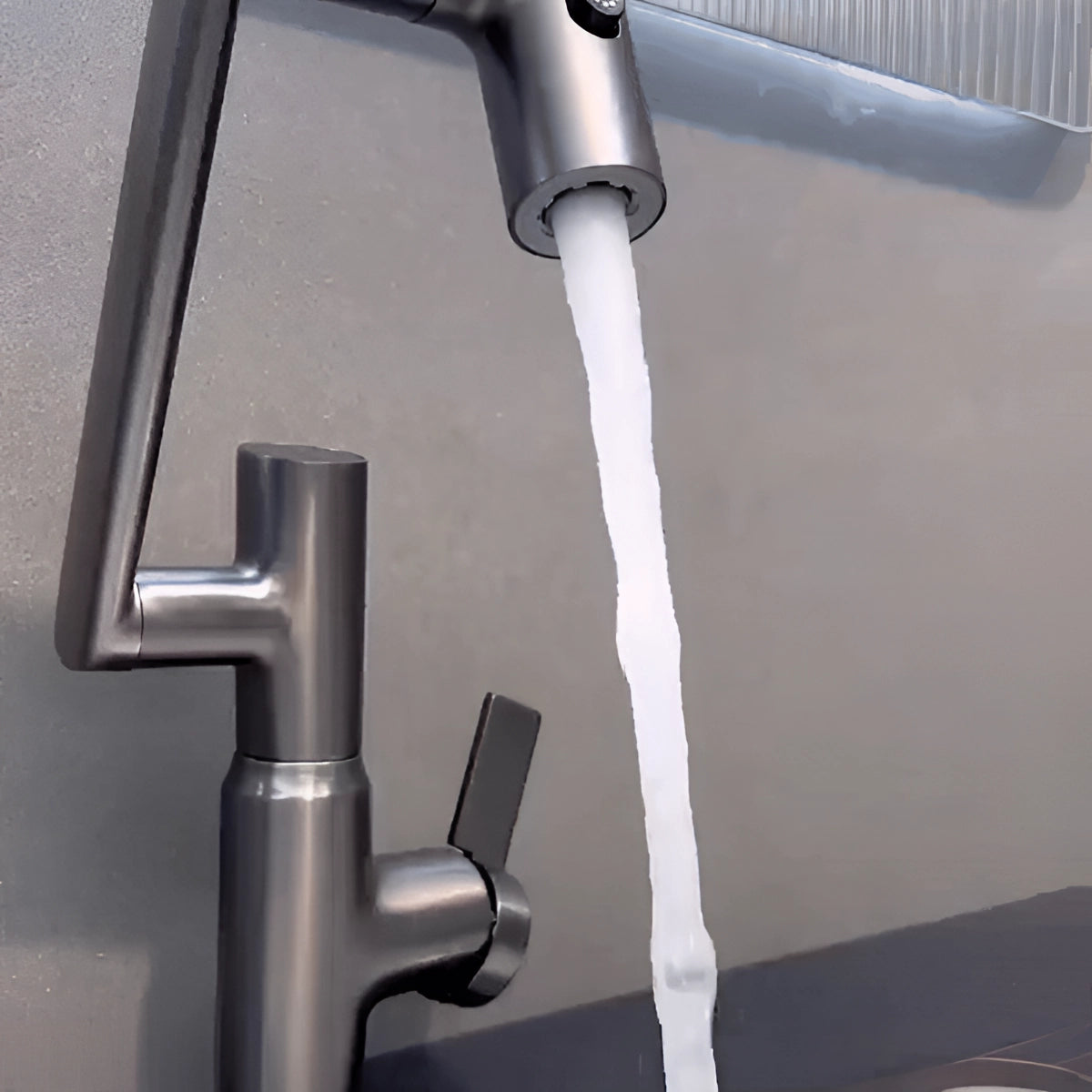 Smart Kitchen Faucet: Touchless, Digital Display, Pull-Down Sprayer