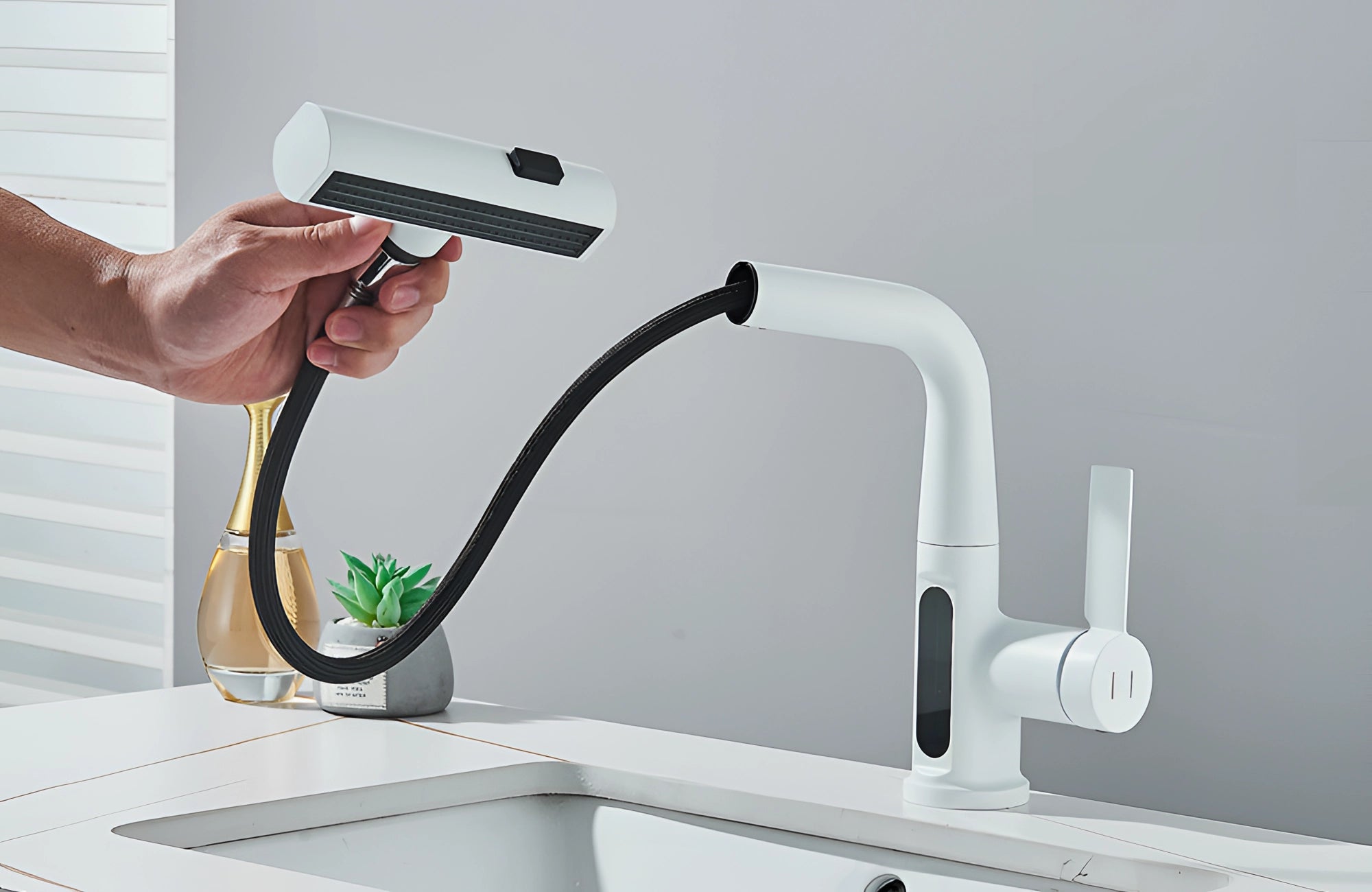 Smart Touchless Faucet with Temp Display & Pull-Out Spray