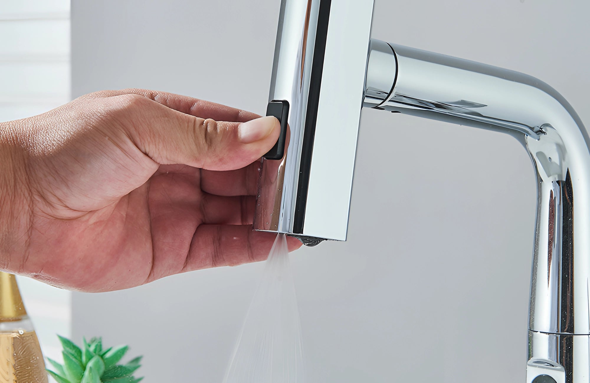 Smart Touchless Faucet with Temp Display & Pull-Out Spray