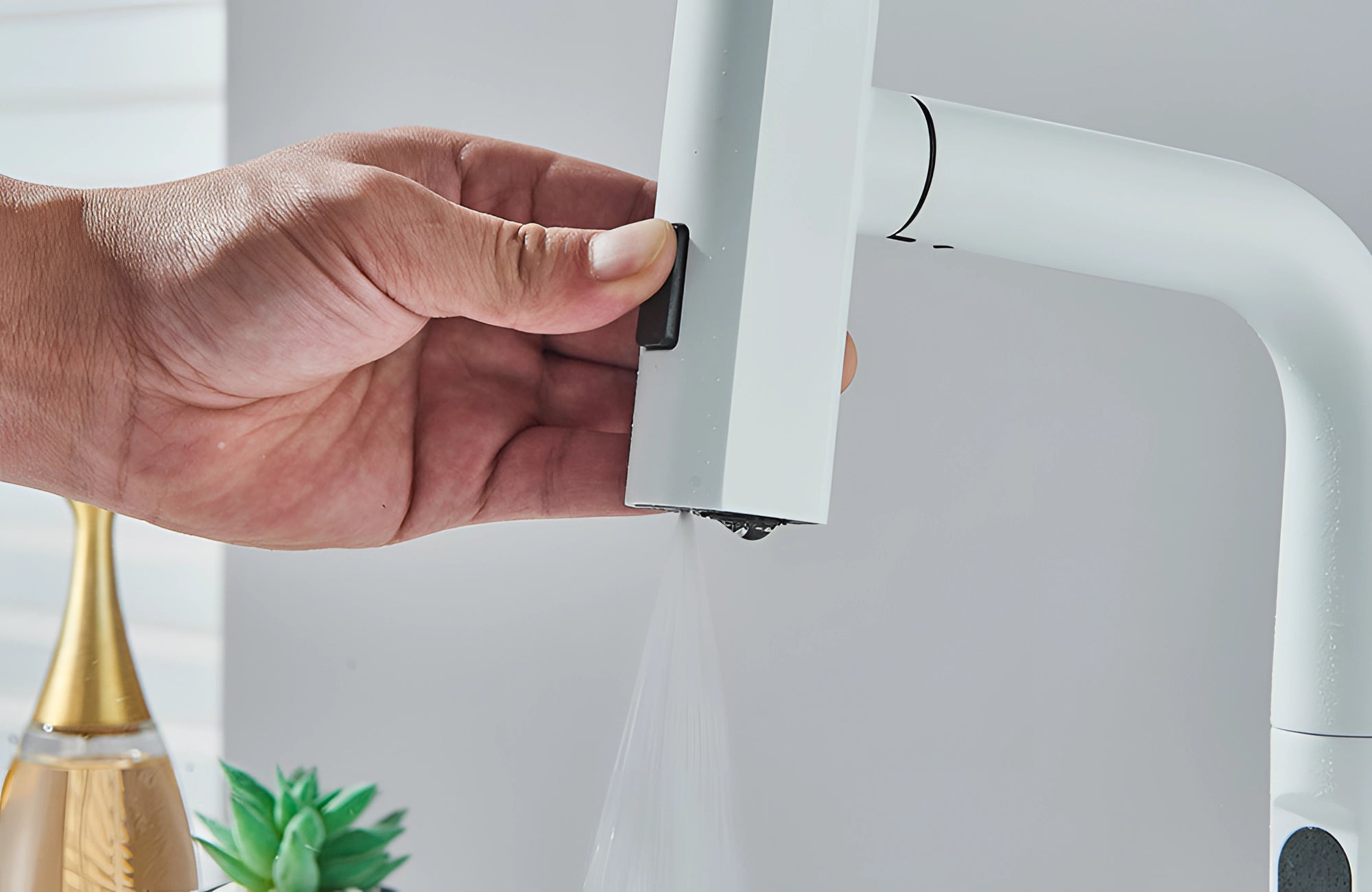 Smart Touchless Faucet with Temp Display & Pull-Out Spray