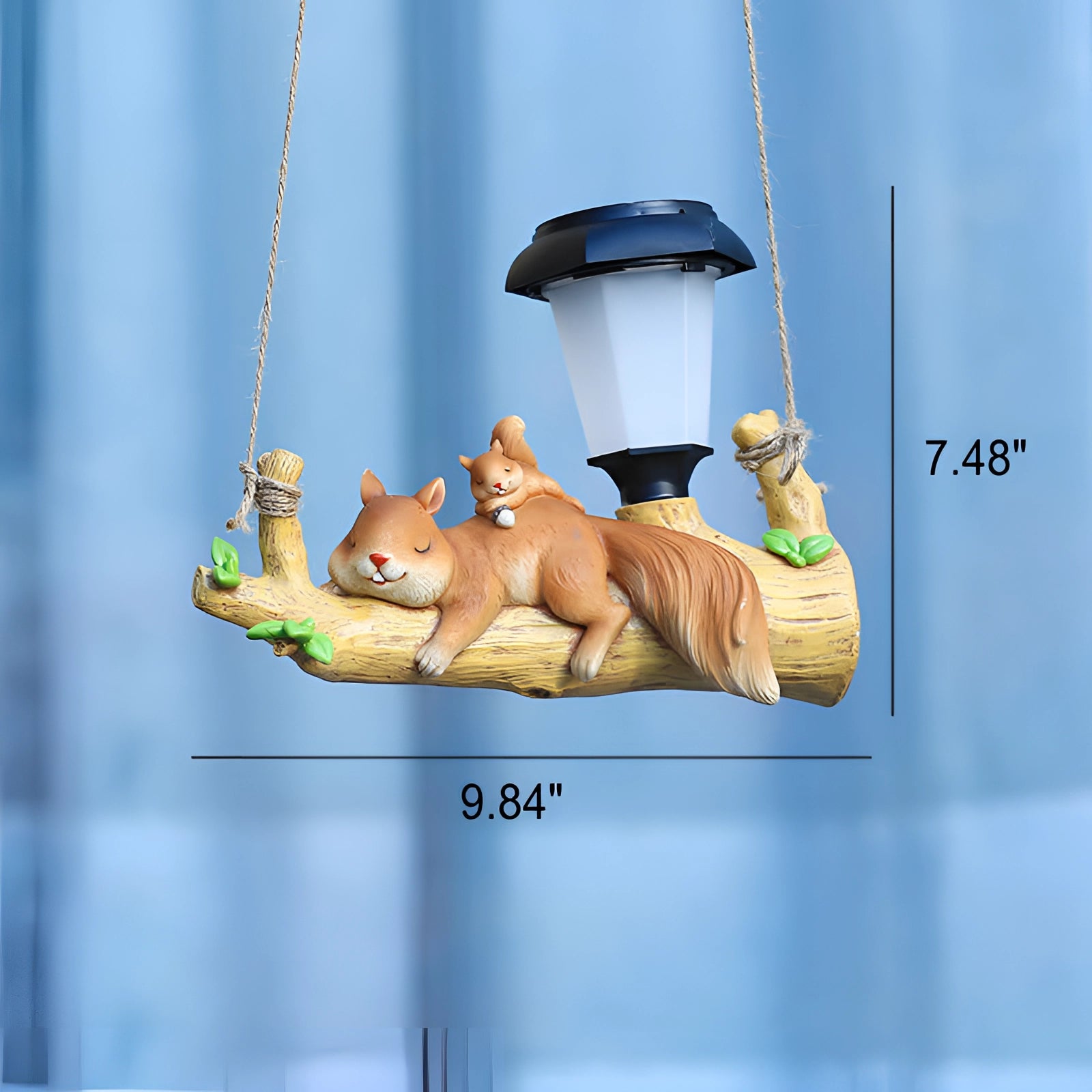 Squirrel-shaped solar garden lamp featuring an outdoor animal LED light design, ideal for enhancing the aesthetics of a garden or yard.