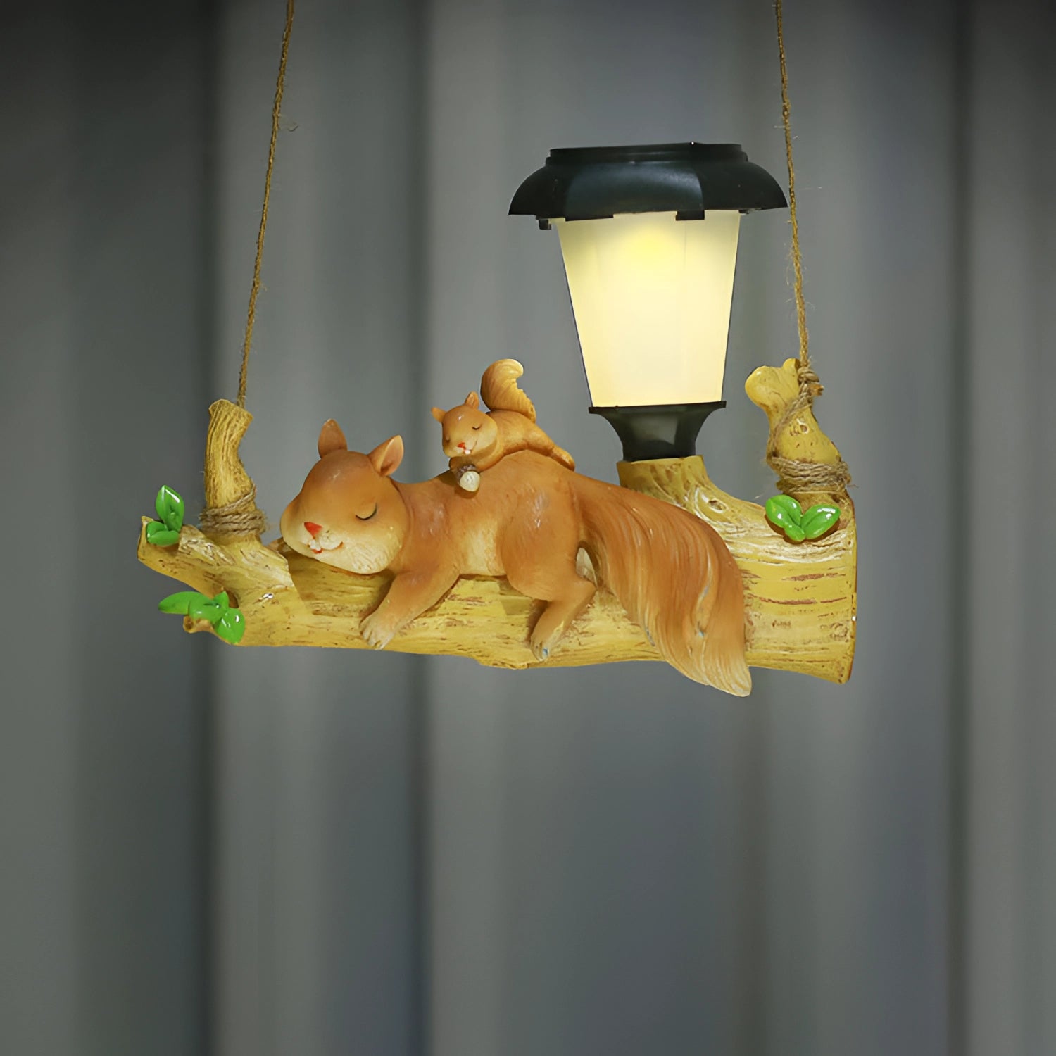 Squirrel-shaped solar garden lamp featuring an LED light, designed to resemble an animal sculpture, suitable for outdoor decoration in gardens or patios.