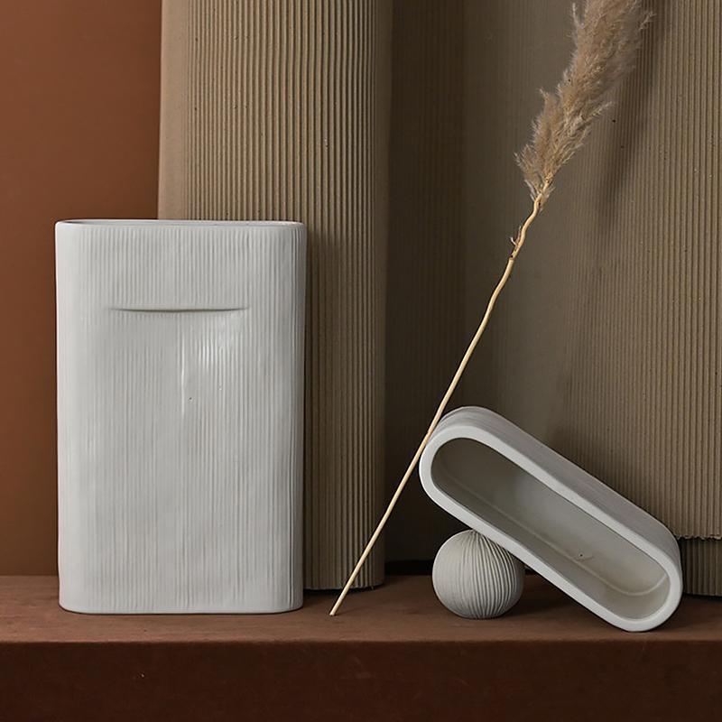 2-Piece Ceramic Flower Vases with Oval White Stripe Design