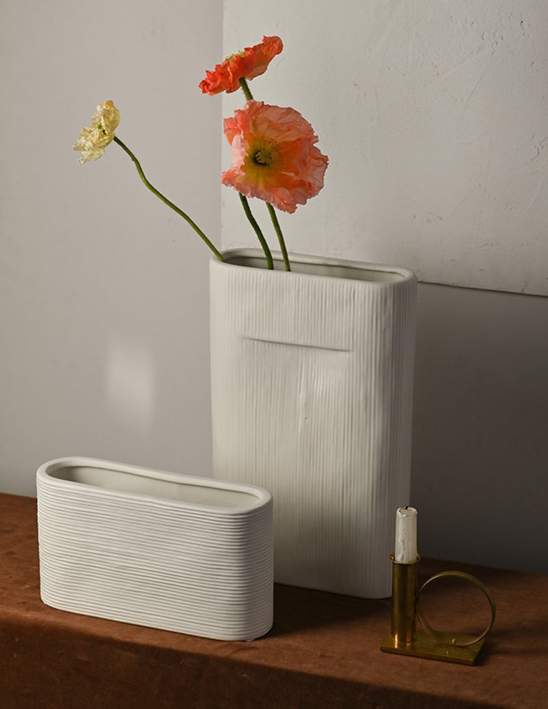 2-Piece Ceramic Flower Vases with Oval White Stripe Design