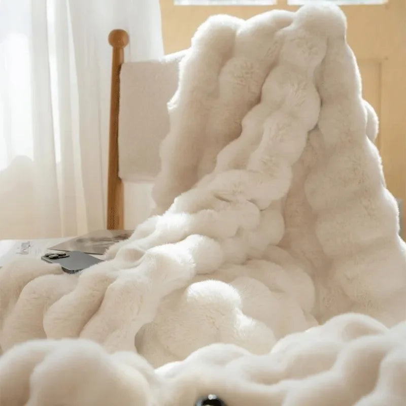 Taavita – Cozy Faux Fur Winter Blanket for Comfortable Winter Evenings