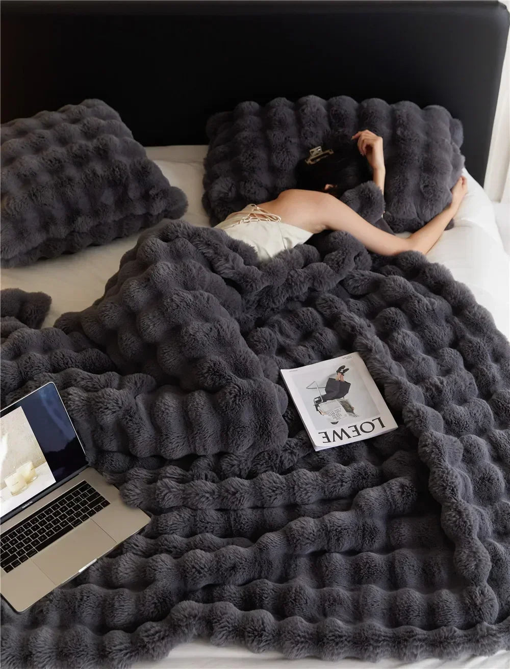 Taavita – Your Cozy Blanket for Comfortable Evenings