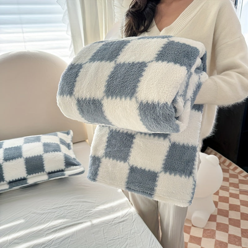 Taavita Flannel Blanket in Checkered Pattern – Warm, Washable & Traditional