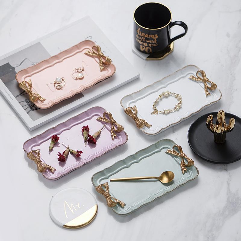 Taavita Resin Serving Tray: Elegance Meets Functionality