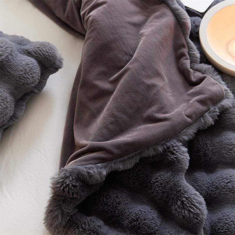 Transforming Faux Fur Blanket – Fluffy and Warm