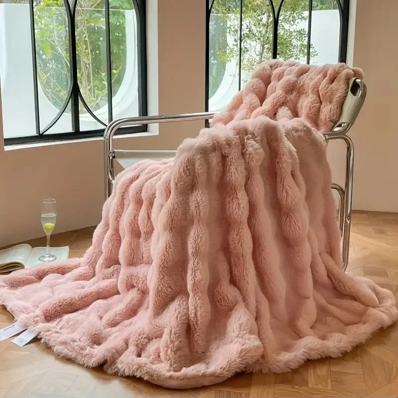 Taavita – Cozy Faux Fur Winter Blanket for Comfortable Winter Evenings