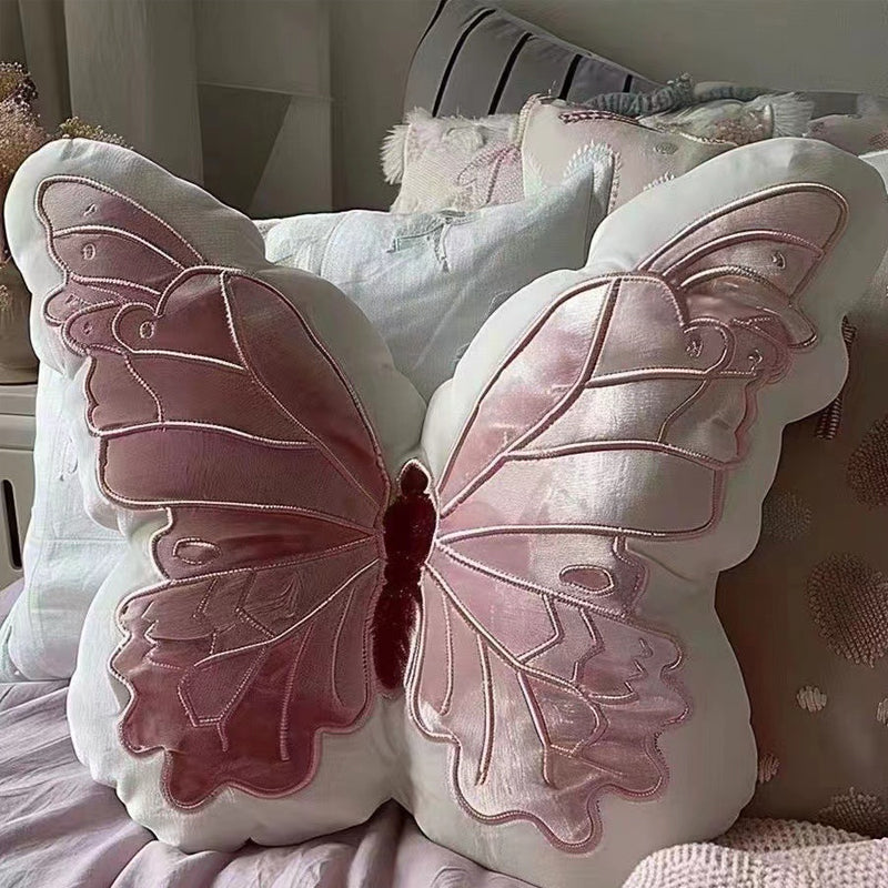 Taavita – Your new favorite pillow with an elegant butterfly design for cozy moments