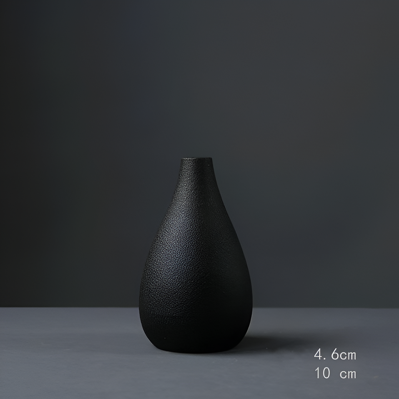 Taavita - Black Ceramic Vase with Textured Design for Flower Arrangements