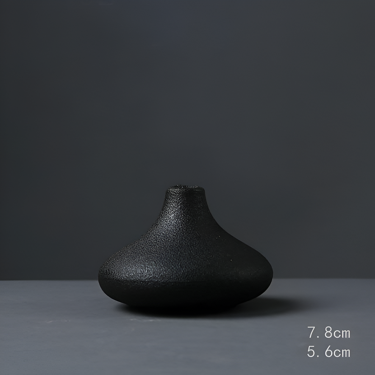 Taavita - Black Ceramic Vase with Textured Design for Flower Arrangements