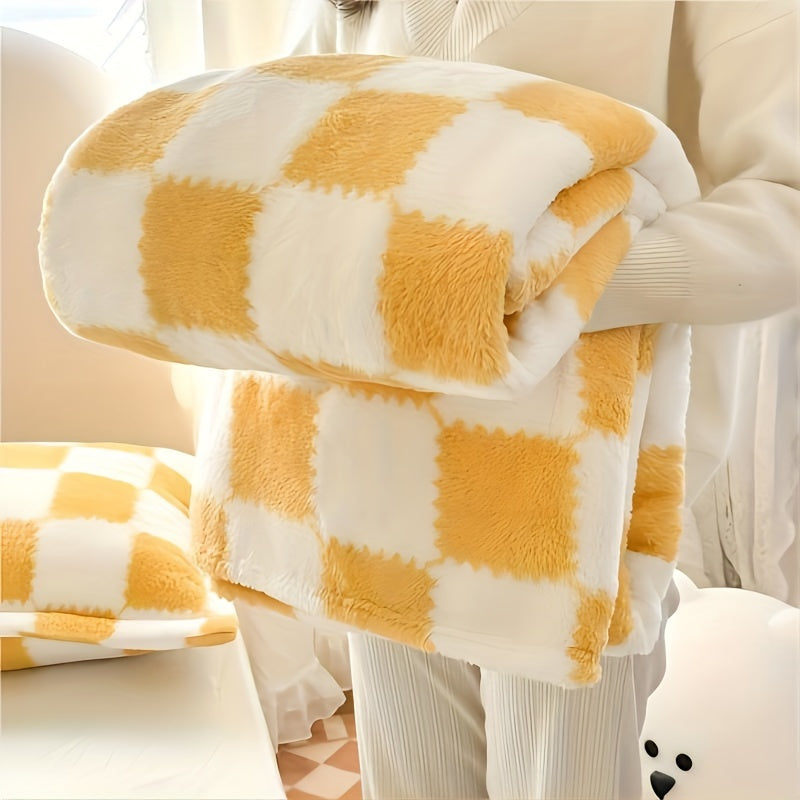 Taavita Flannel Blanket in Checkered Pattern – Warm, Washable & Traditional