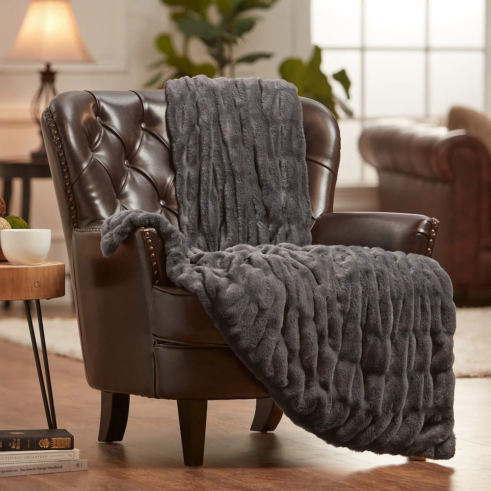 Taavita Faux Fur Blanket – Luxurious Softness and Perfectly Stretchy for All Seasons