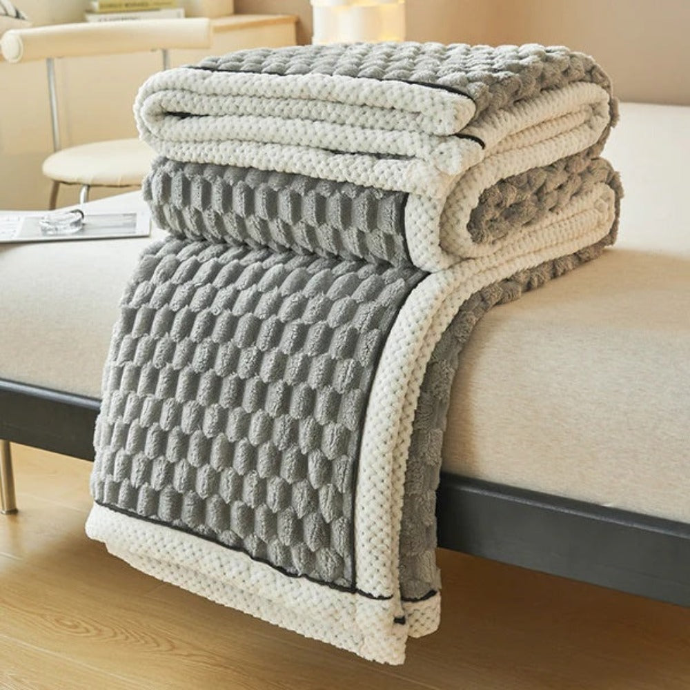 Taavita Cloud Cuddle Blanket - Experience Heavenly Softness and Comfort