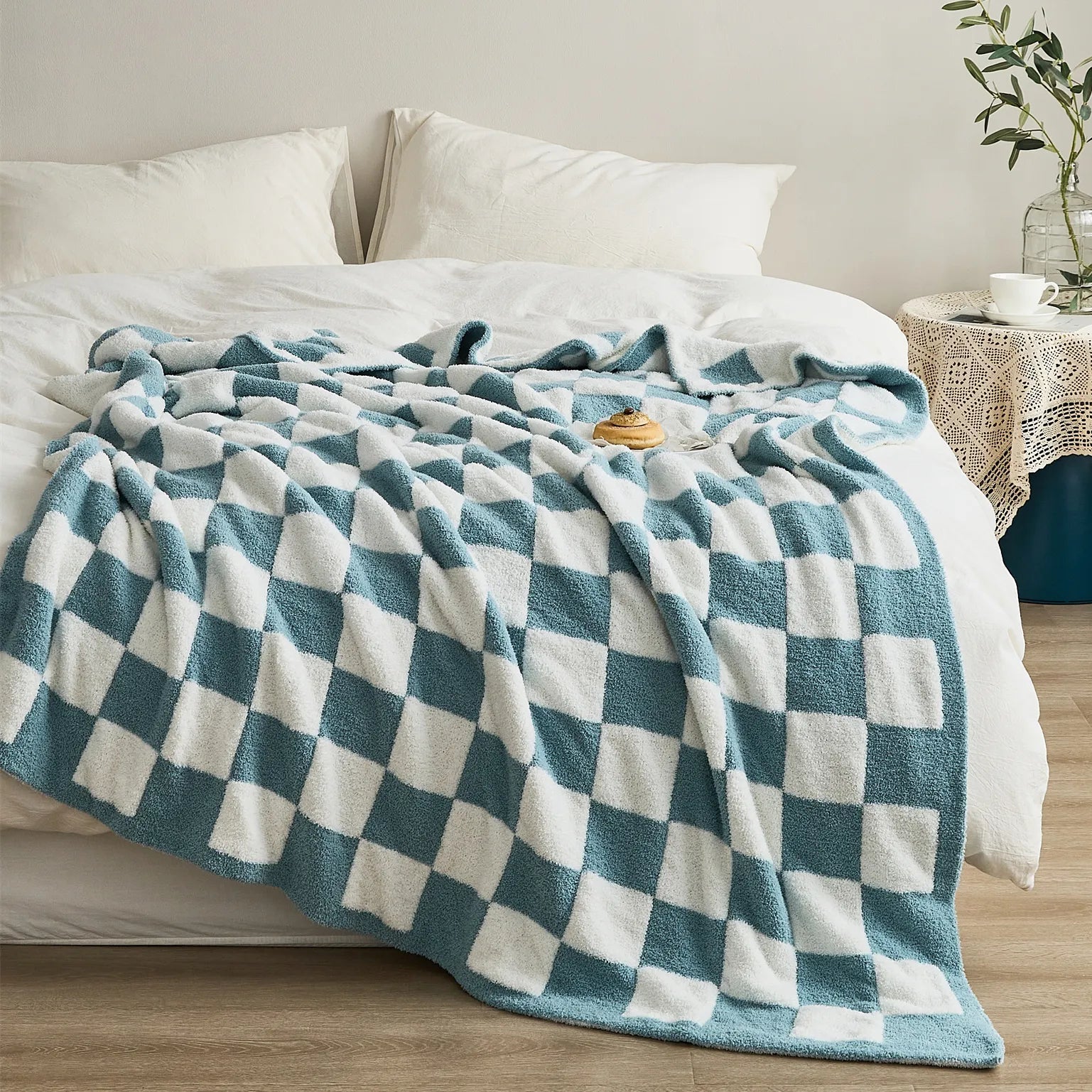 Taavita Colored Checkered Blanket – Stylish Plaid Blanket