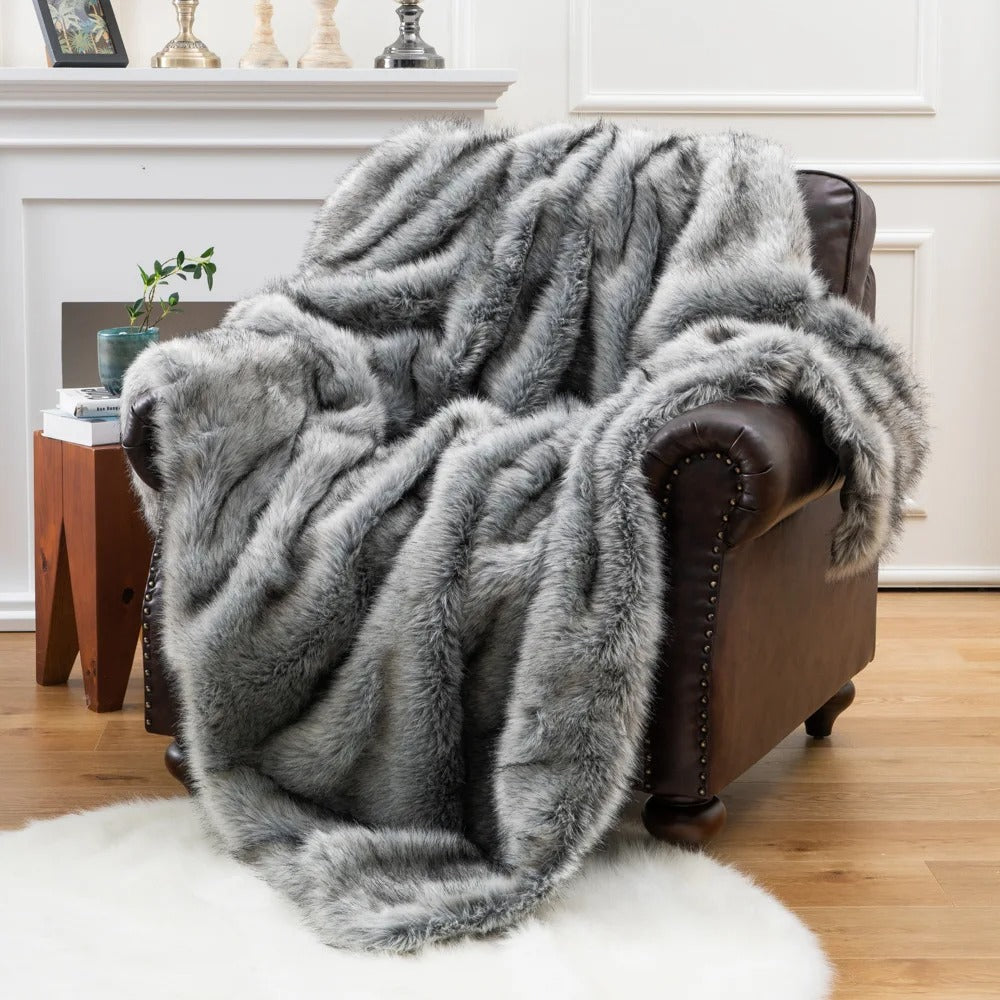 Taavita Faux Fur Blanket – Comfort and Elegance for Your Home