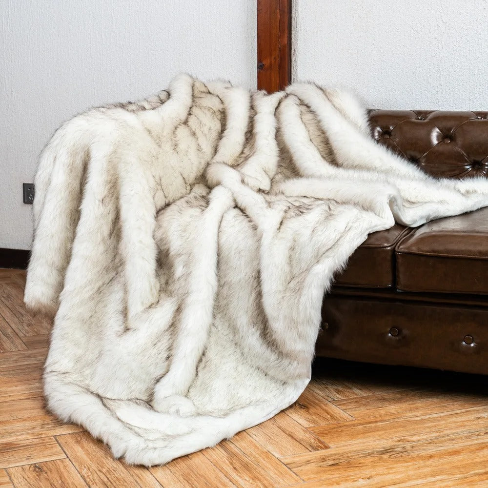 Taavita Faux Fur Blanket – Comfort and Elegance for Your Home