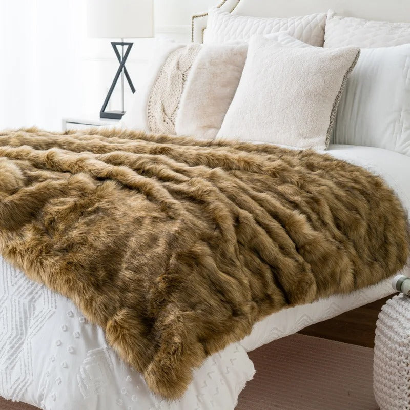 Taavita Faux Fur Blanket – Comfort and Elegance for Your Home