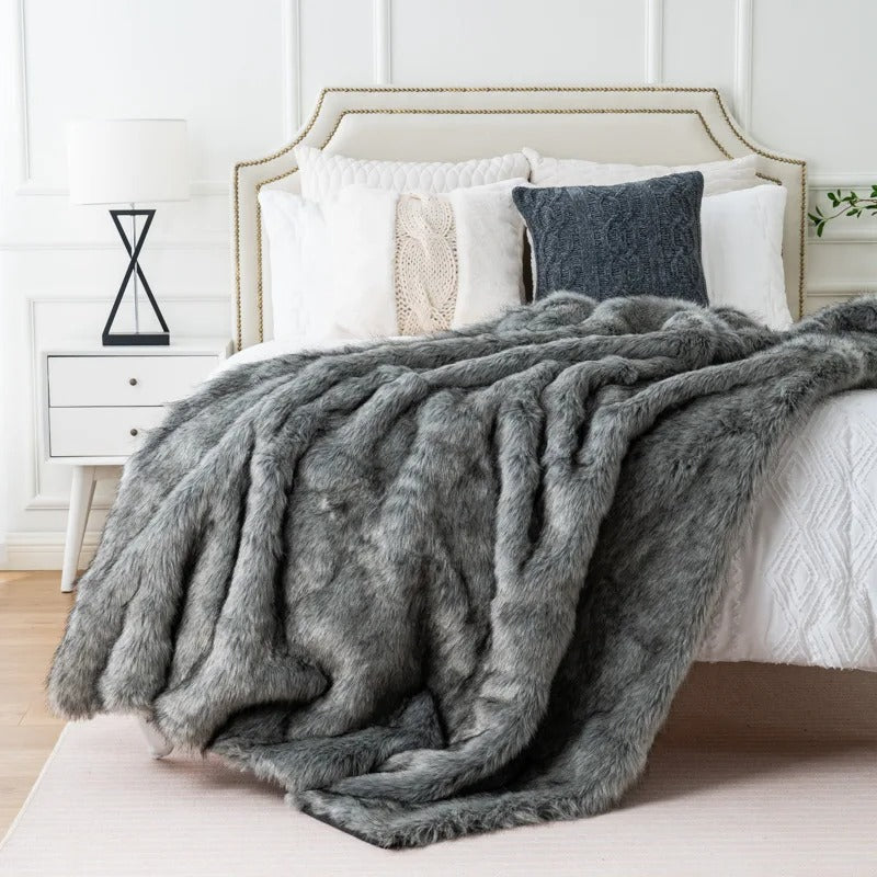 Taavita Faux Fur Blanket – Comfort and Elegance for Your Home