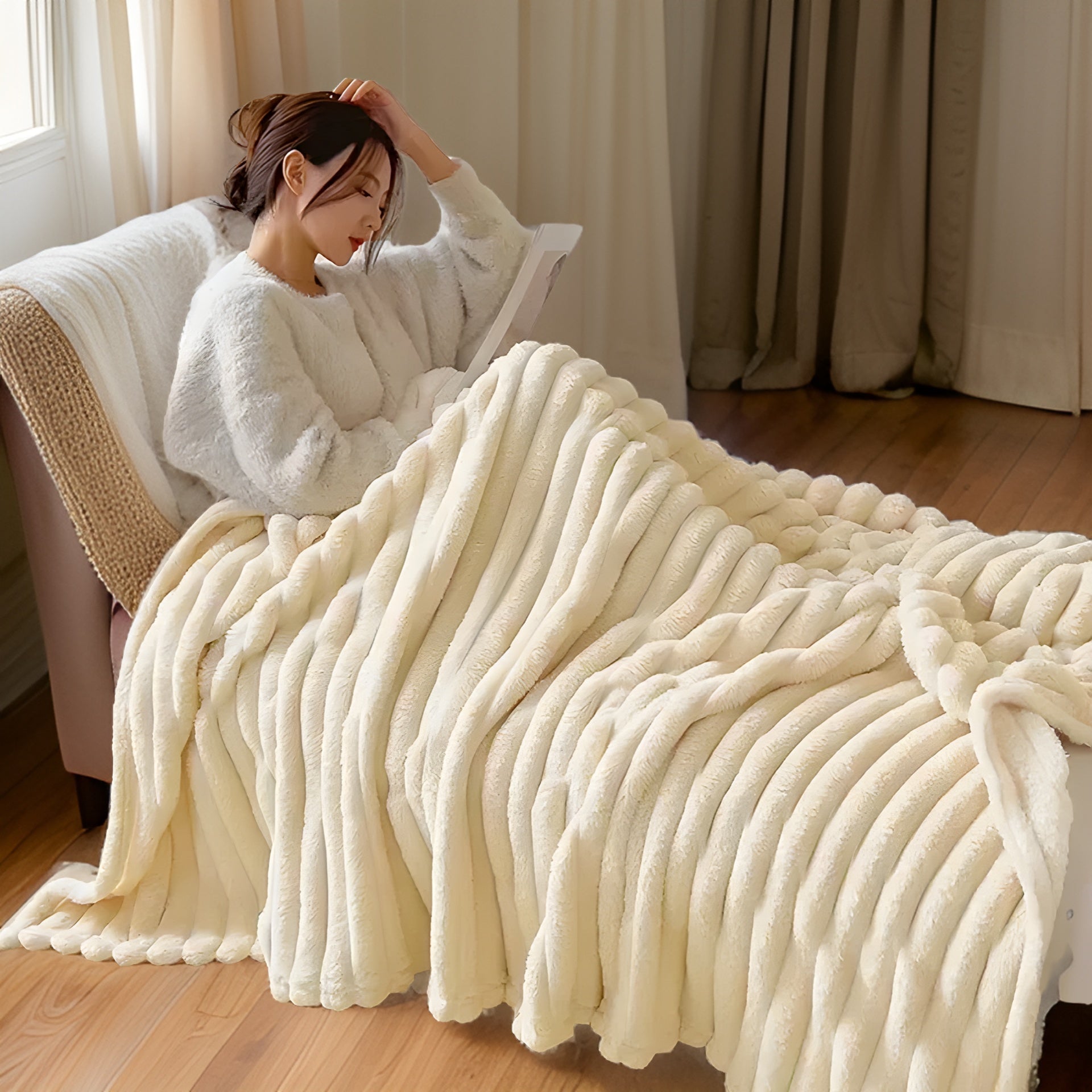 Taavita | Warm and Cozy Fluffy Blanket for the Living Room