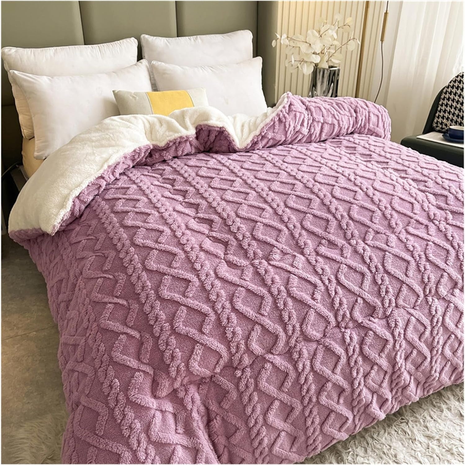 Thick Snuggle Taavita Blanket - Cozy Up in Winter Warmth!